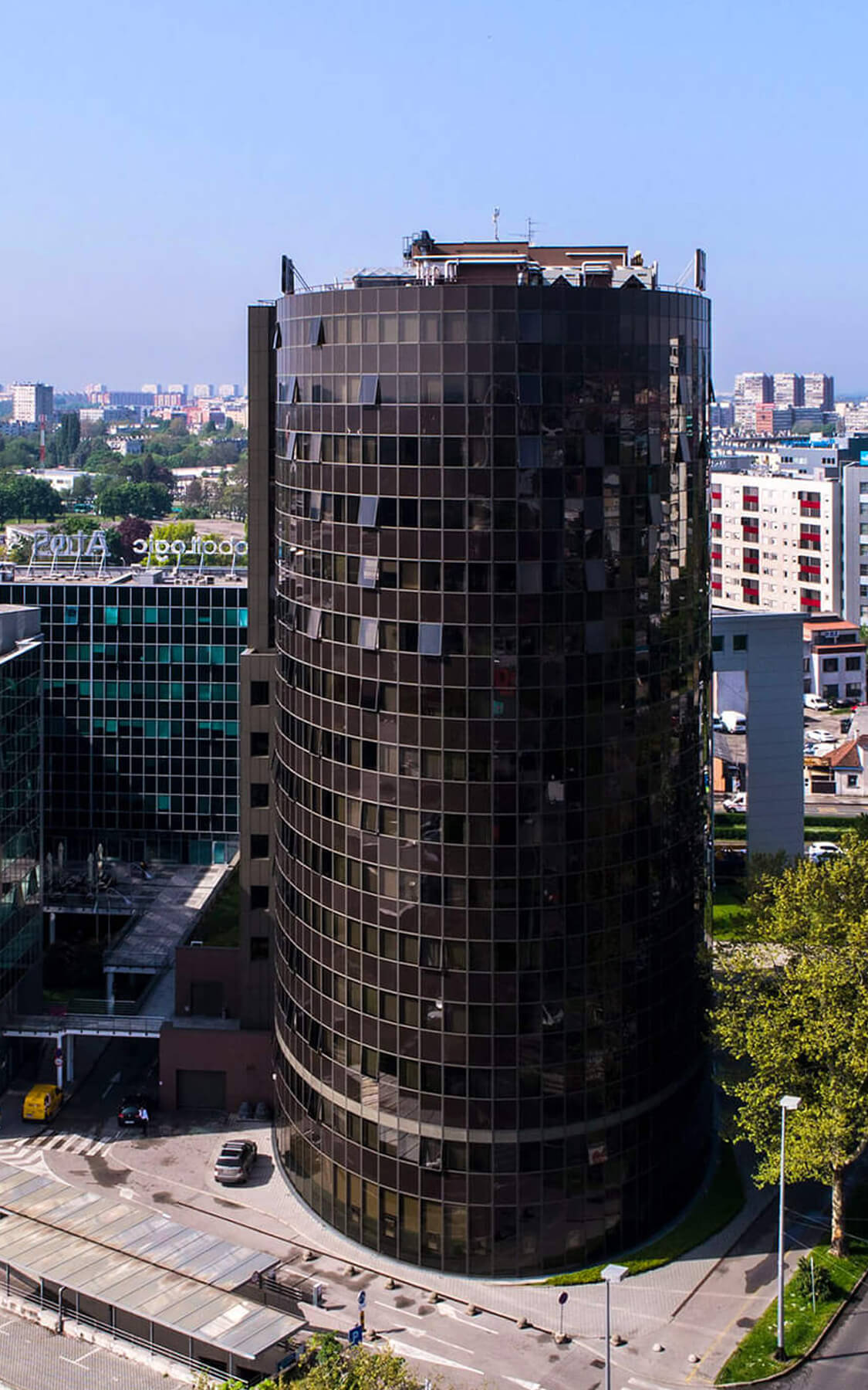 Primary image (AI selected)