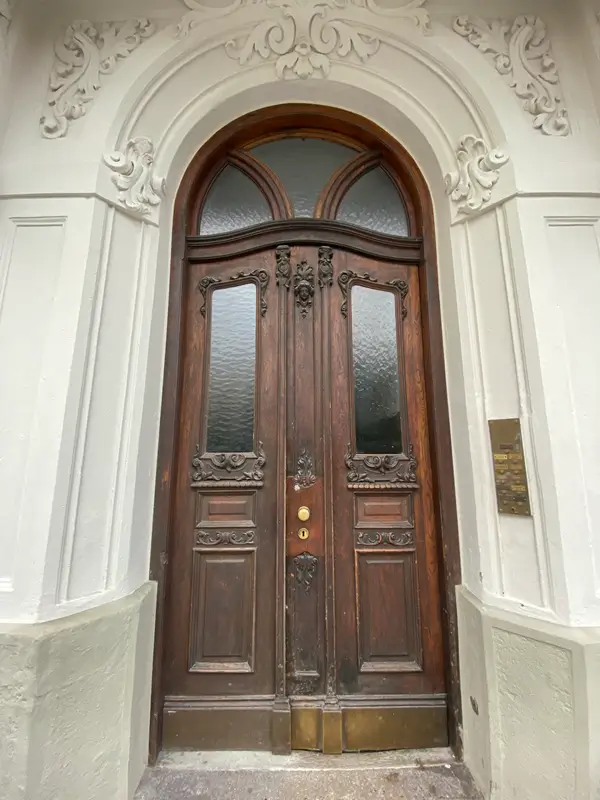 Primary image (AI selected)