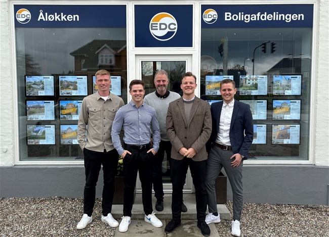 Primary image (AI selected)