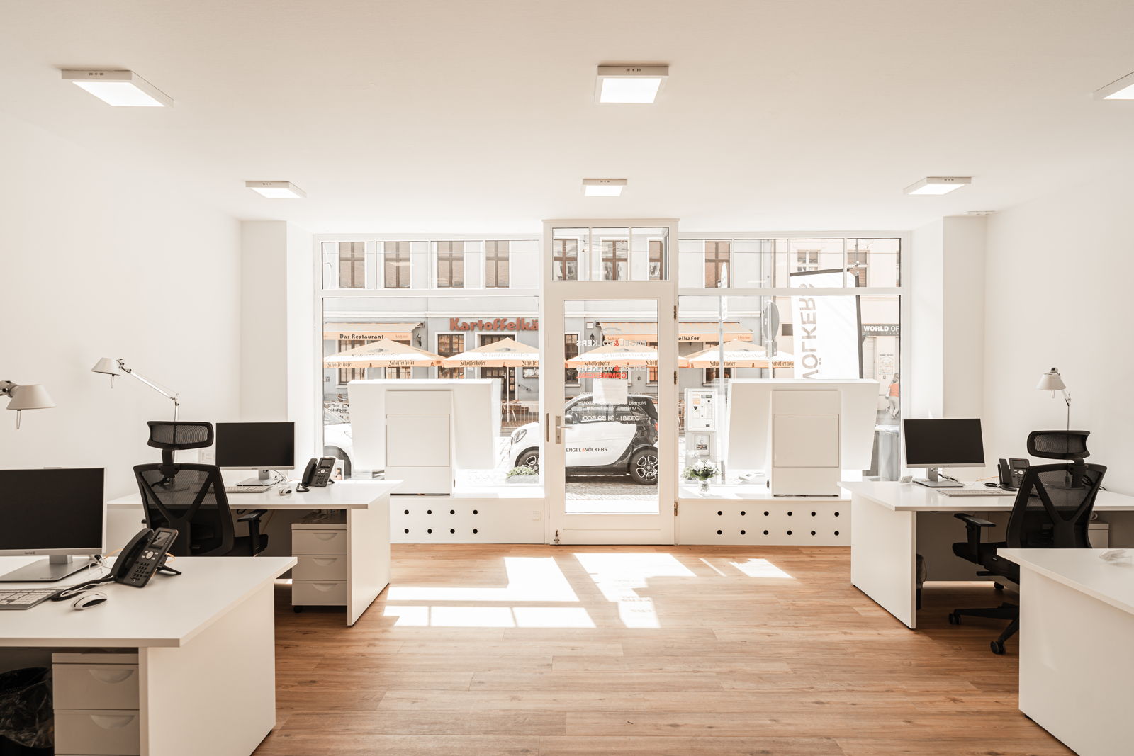 Primary image (AI selected)