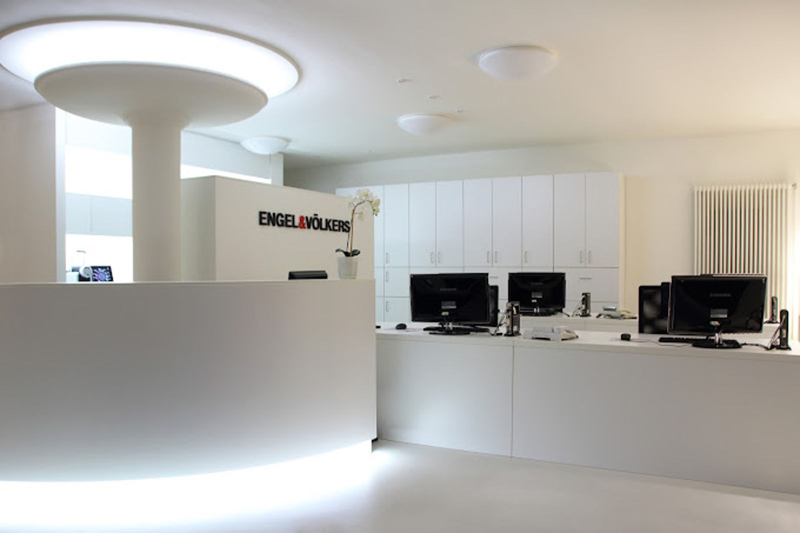 Primary image (AI selected)