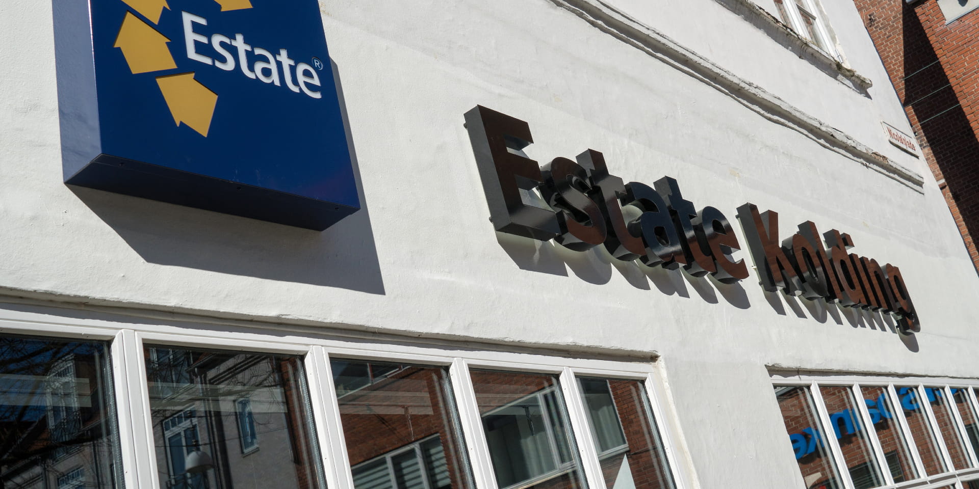 Primary image (AI selected)