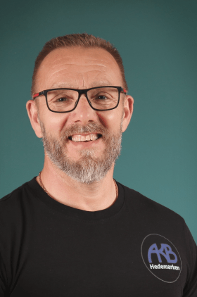 Martin, Servicemedarbejder