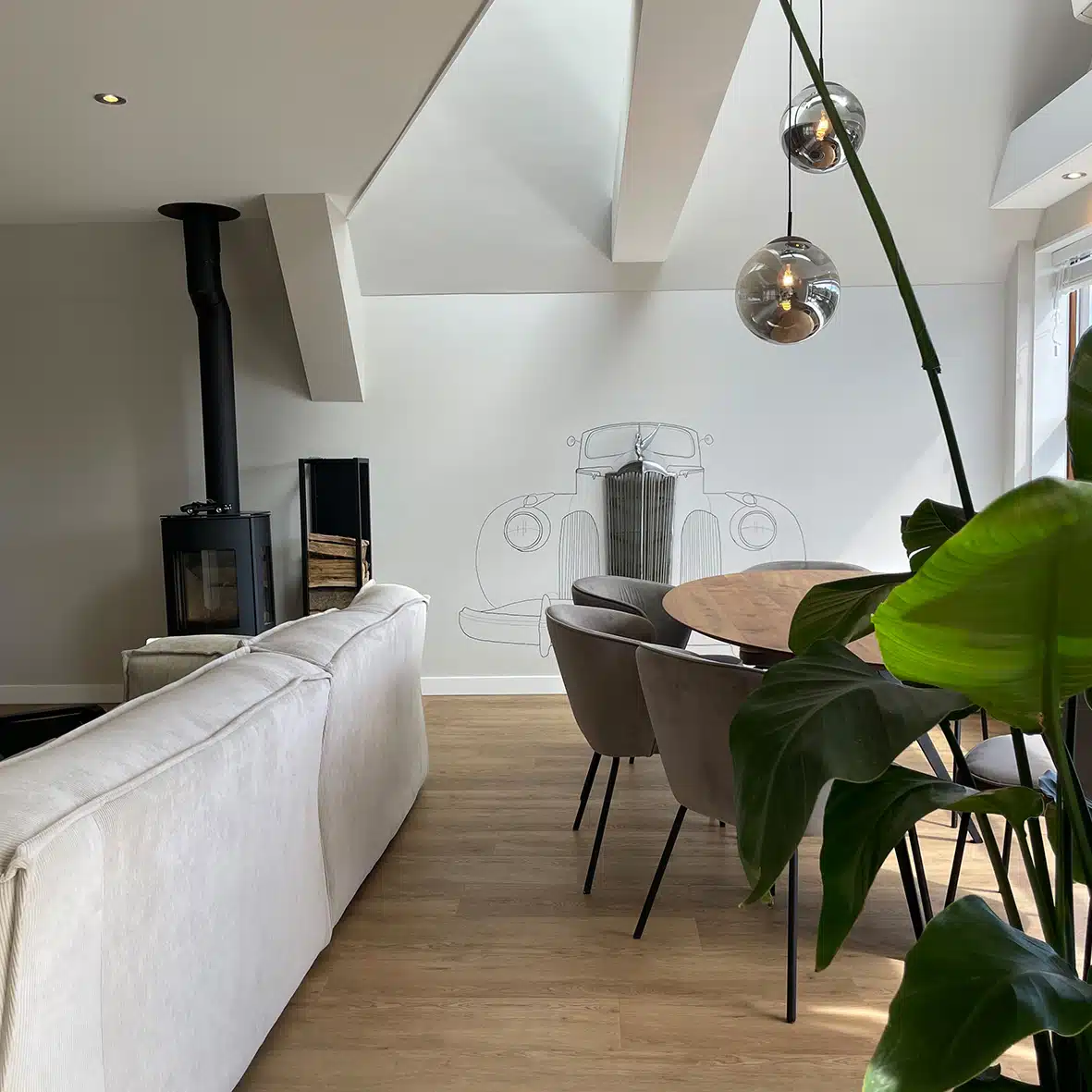 Primary image (AI selected)