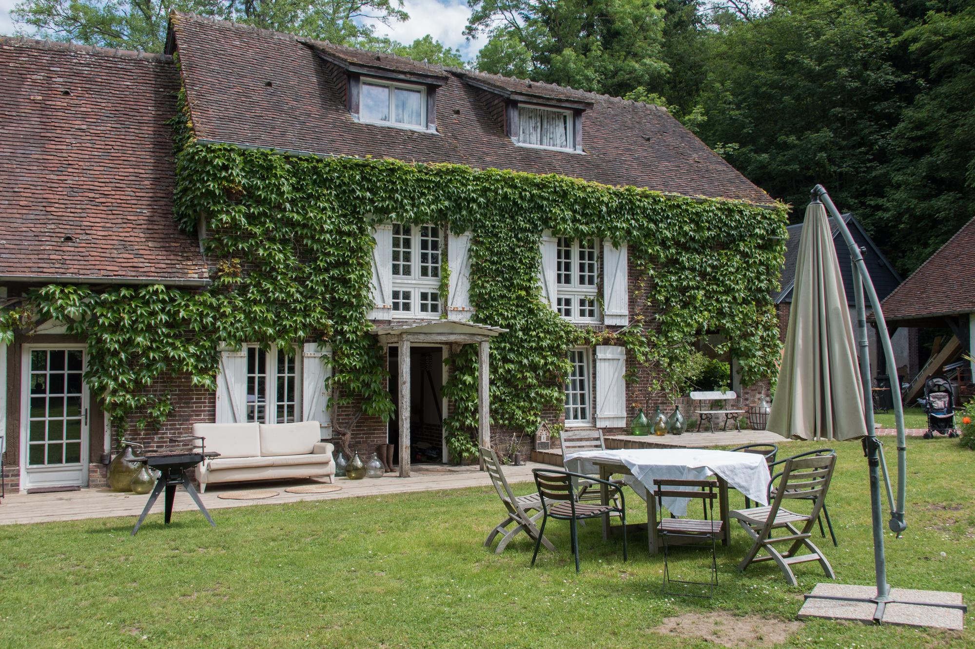 Primary image (AI selected)