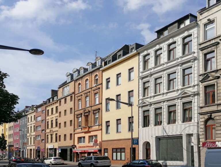 Stilvoller S�dstadt-Altbau - Gepflegtes, saniertes Mehrfamilienhaus mit zehn Einheiten