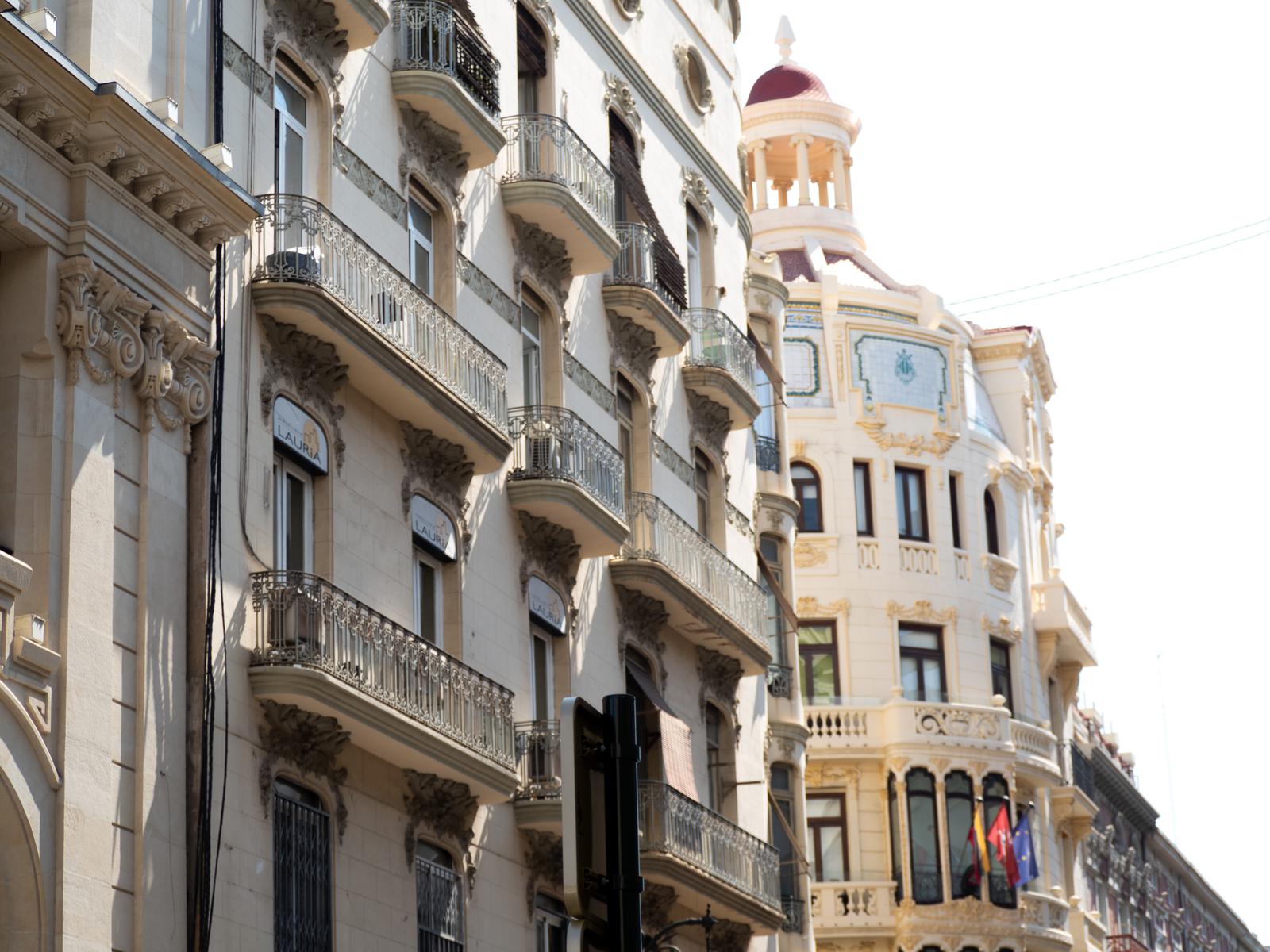 Primary image (AI selected)