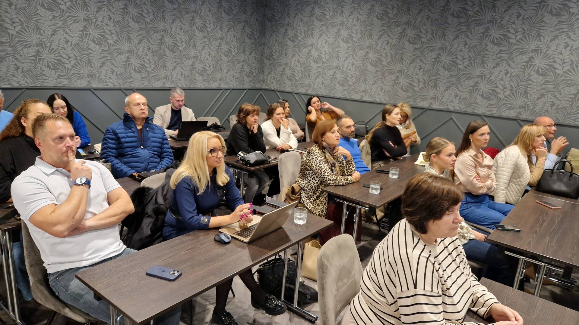 Primary image (AI selected)