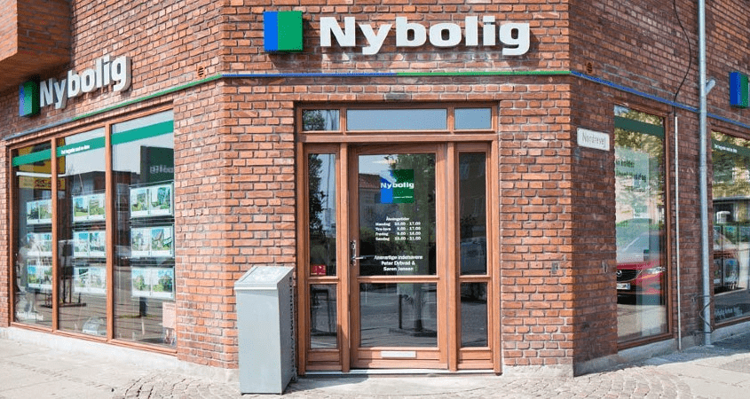 Primary image (AI selected)