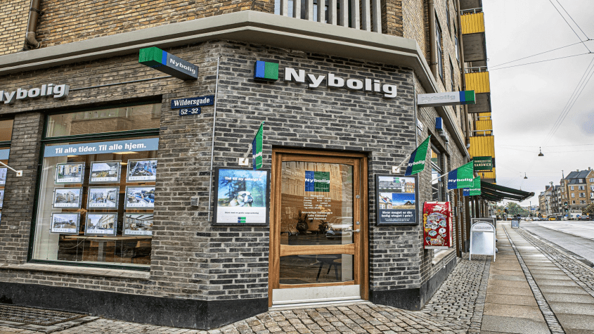 Primary image (AI selected)