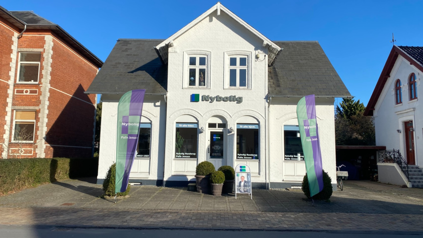 Primary image (AI selected)