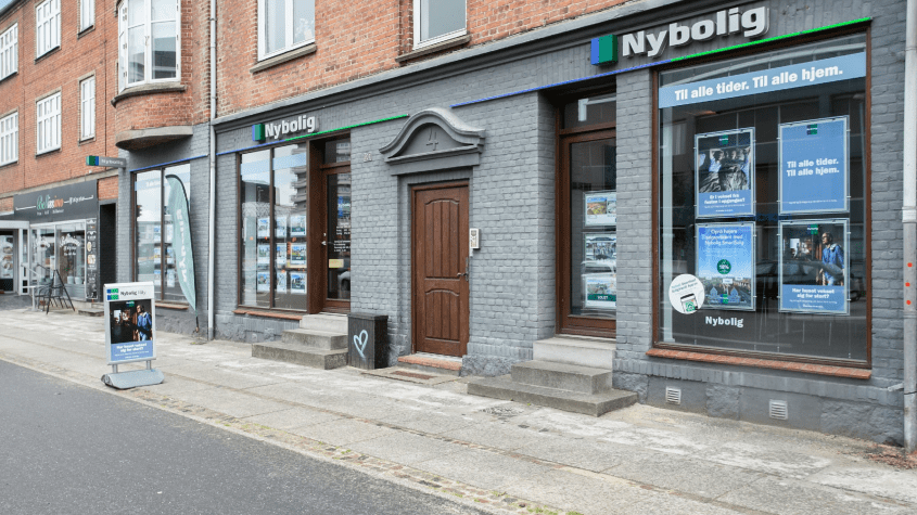 Primary image (AI selected)