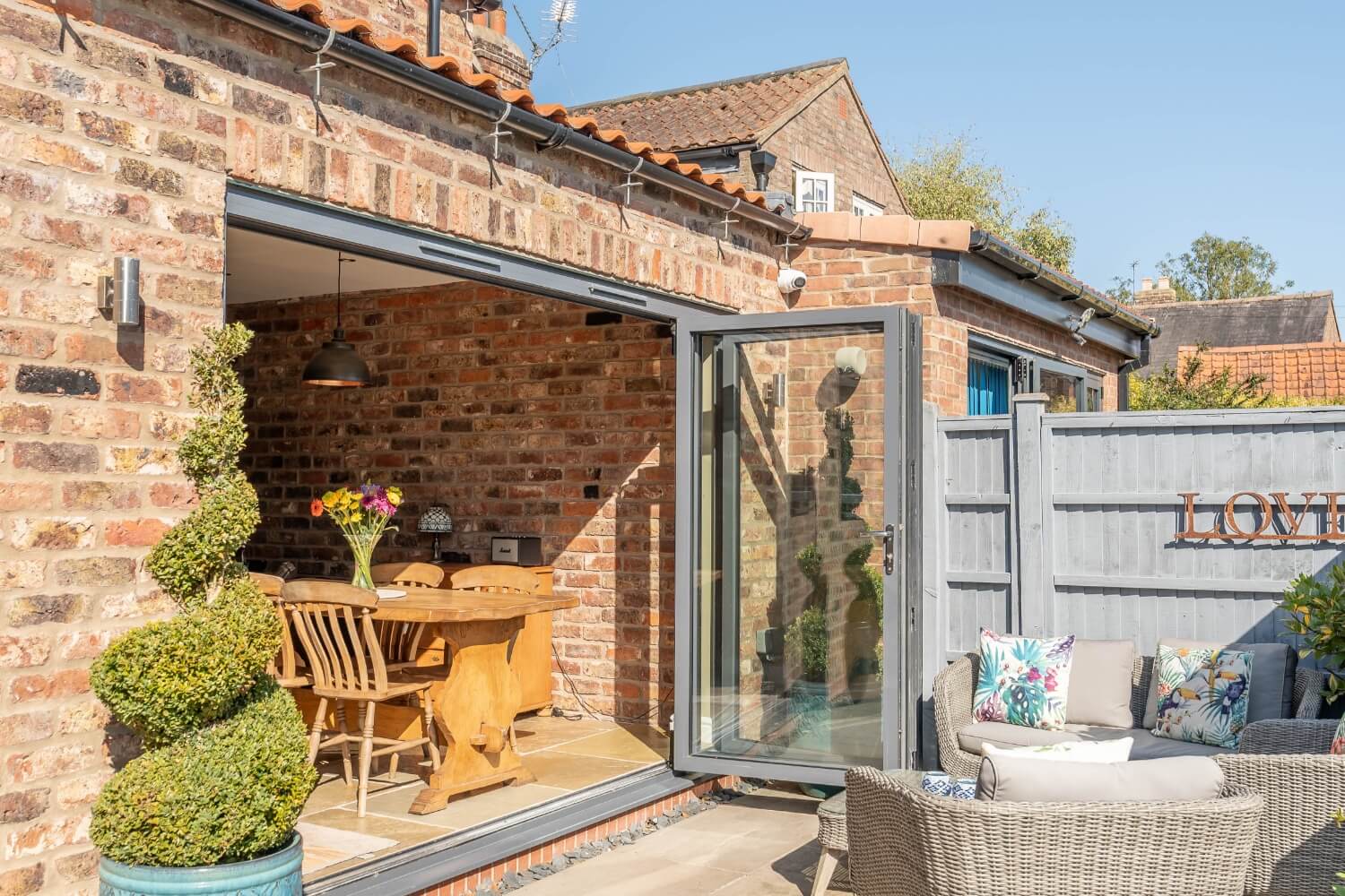 Primary image (AI selected)