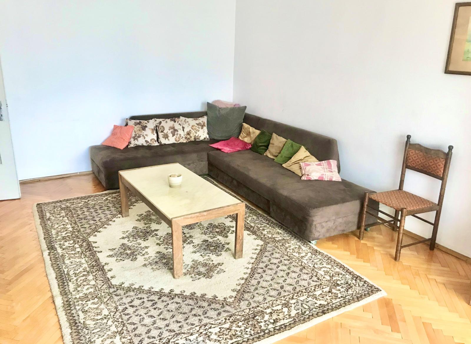 Тристаен апартамент в ж.к. Гоце Делчев.