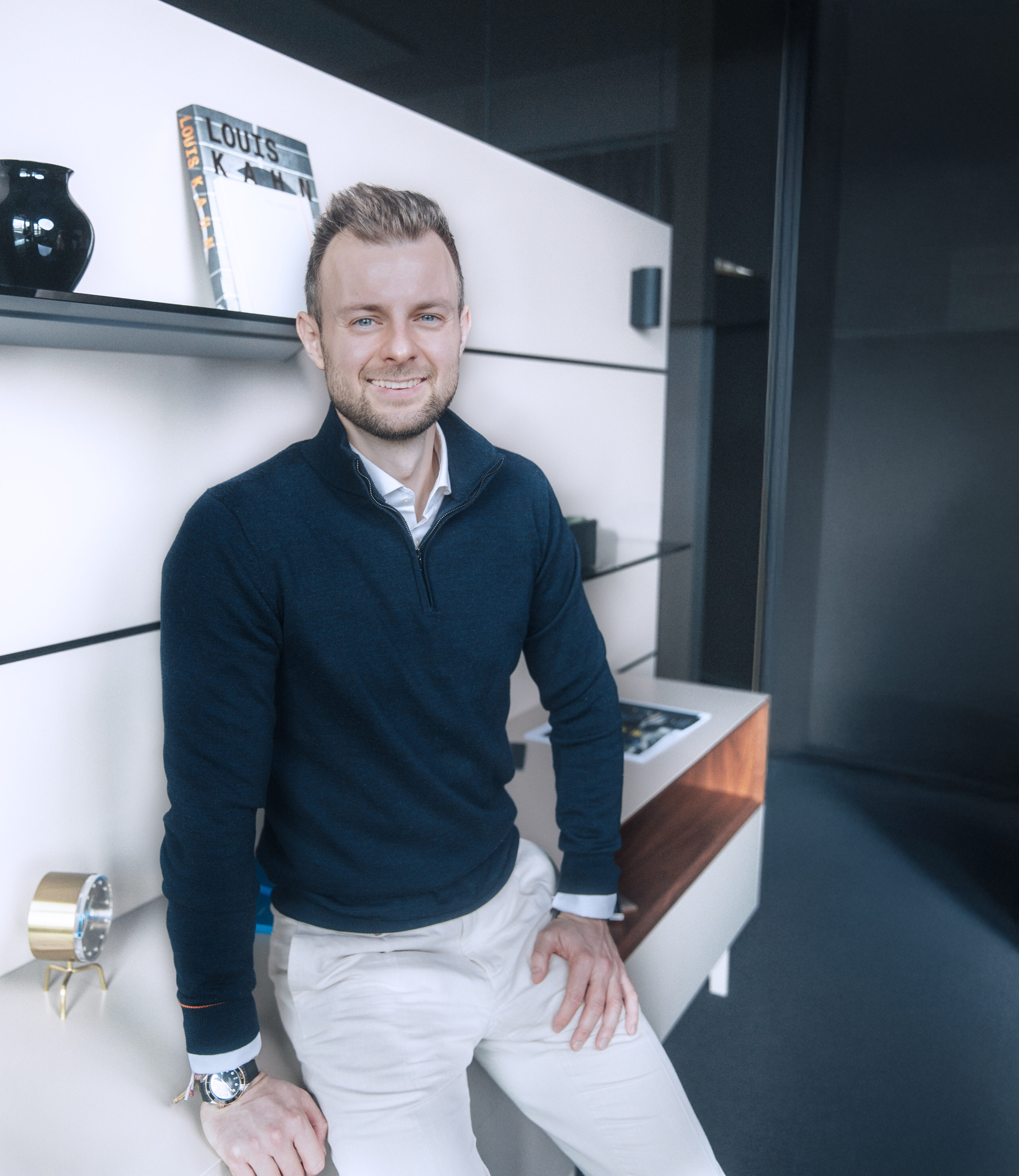 Primary image (AI selected)